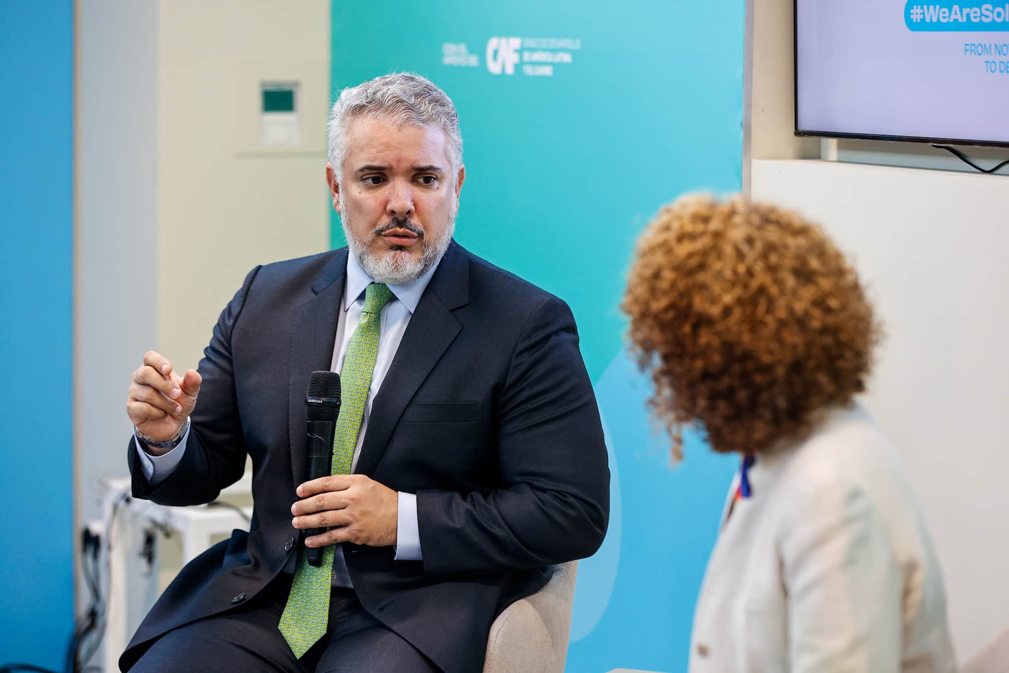 El expresidente, Iván Duque, lanzó su nuevo libro «Nuestro Futuro», en Dubái, en el marco de la COP28